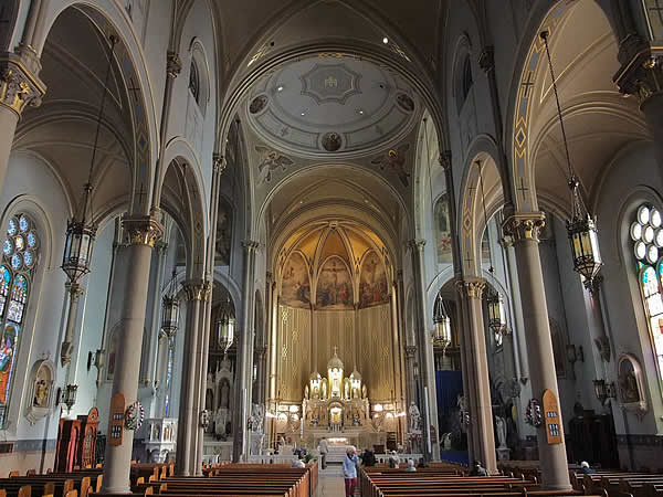 St Mary interior 01.jpg